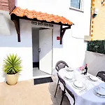 Acogedor De 2 Habitaciones, Parking & Conford Apartment