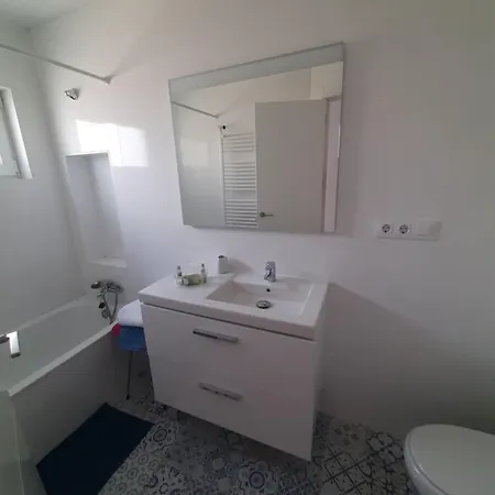 דירה Acogedor De 2 Habitaciones, Parking & Conford