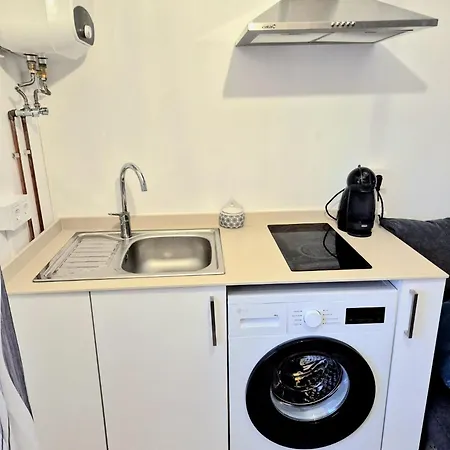 Acogedor De 2 Habitaciones, Parking & Conford דירה *