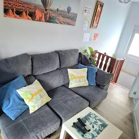 Acogedor De 2 Habitaciones, Parking & Conford דירה אל אסטיירו
