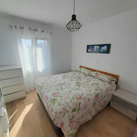Acogedor De 2 Habitaciones, Parking & Conford דירה *
