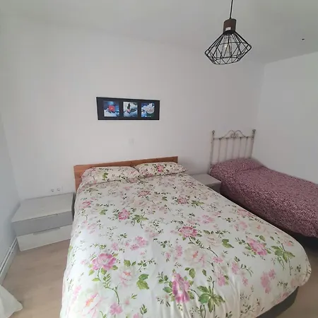 Acogedor De 2 Habitaciones, Parking & Conford דירה אל אסטיירו