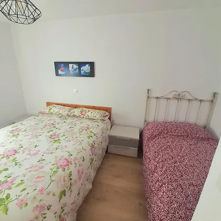 Acogedor De 2 Habitaciones, Parking & Conford *