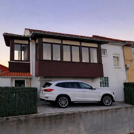 Acogedor De 2 Habitaciones, Parking & Conford