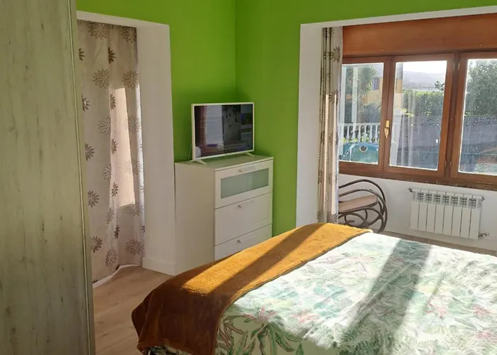 Acogedor De 2 Habitaciones, Parking & Conford