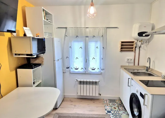 Acogedor De 2 Habitaciones, Parking & Conford Apartament