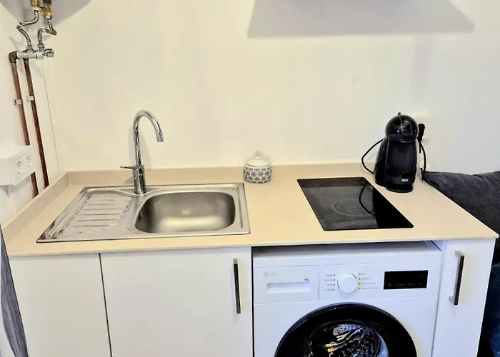 Acogedor De 2 Habitaciones, Parking & Conford Apartament *