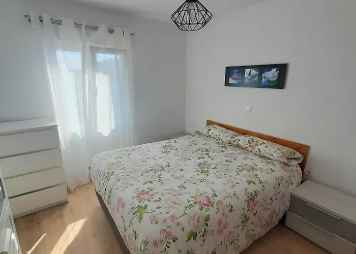 Acogedor De 2 Habitaciones, Parking & Conford Apartament *