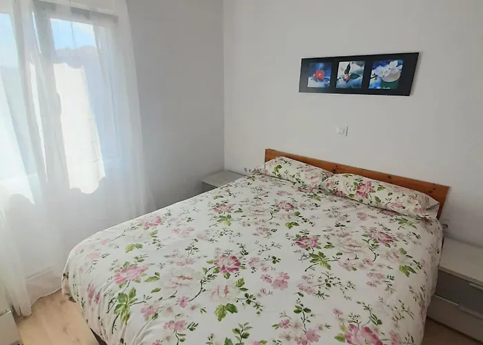 Acogedor De 2 Habitaciones, Parking & Conford Apartament *