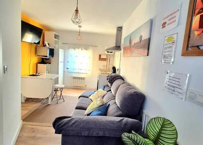 Acogedor De 2 Habitaciones, Parking & Conford